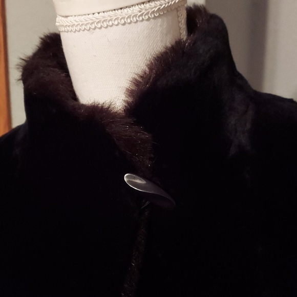 faux fur coat, sz M, black - Picture 2 of 7